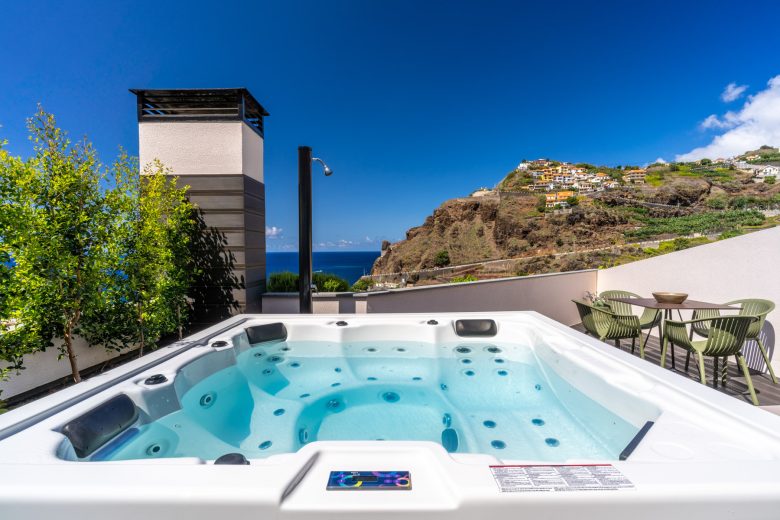 luxury holiday rental apartment in Ponta do Sol Madeira Island with jacuzzi and sea view