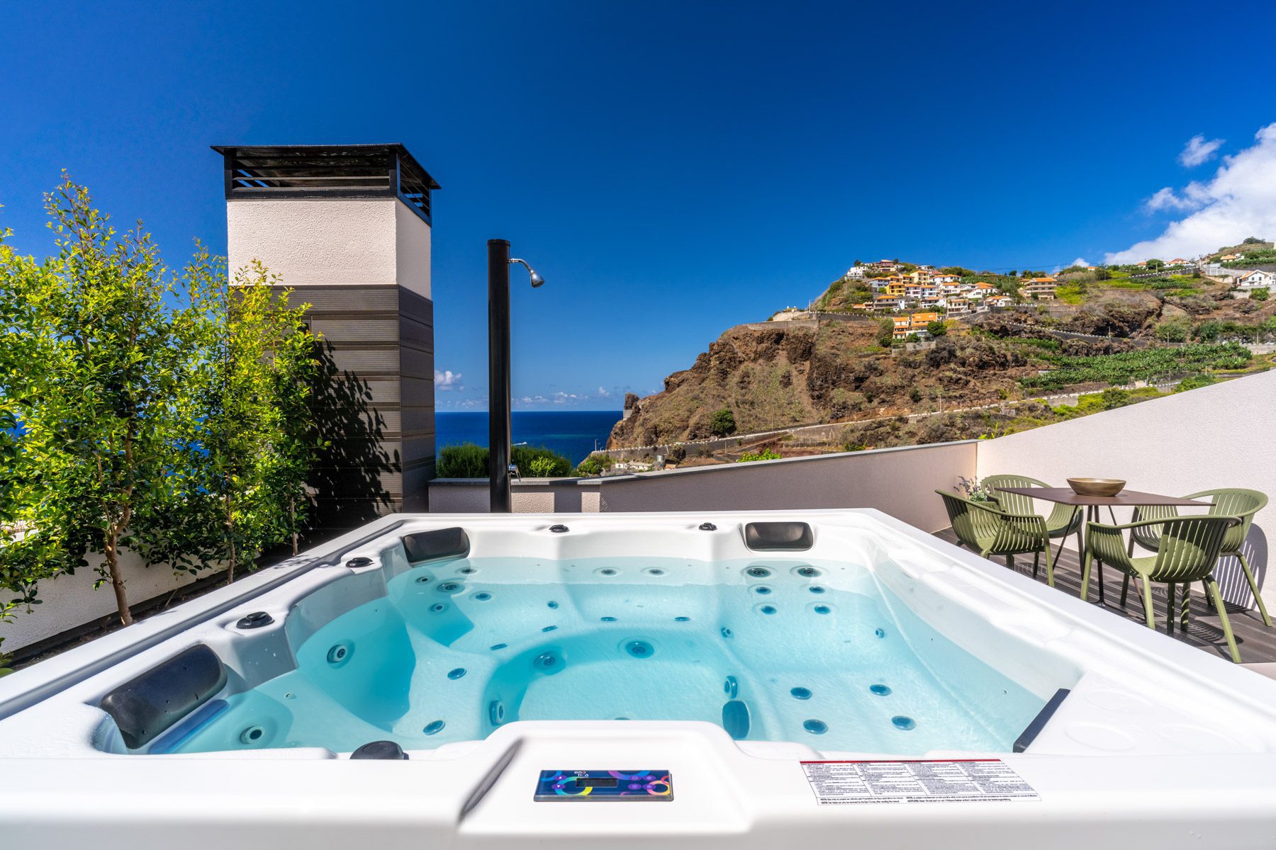 luxury holiday rental apartment in Ponta do Sol Madeira Island with jacuzzi and sea view